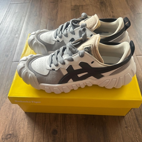Athletic_Shoes